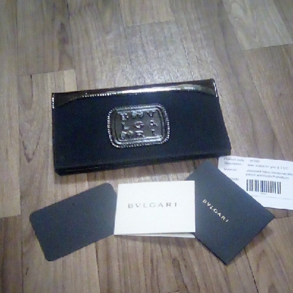 Bulgari Limited Edition Wallet In Excellent Condition
